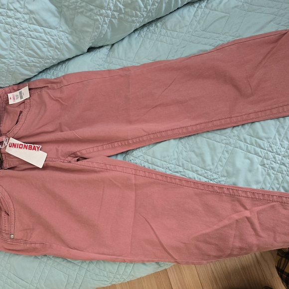 Unionbay Capris with Brown Belt - Picture 3 of 6